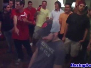 Etero hazedtw-nk gayfucked a fratellanza festa